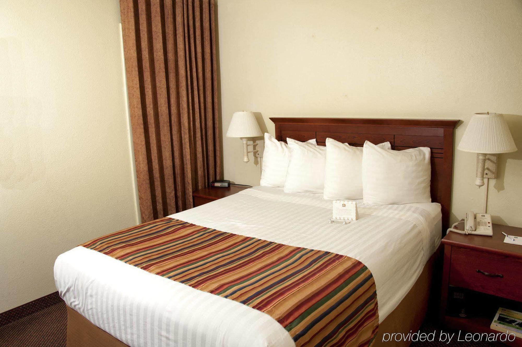 Best Western Sherwood Inn Clarksville Bilik gambar